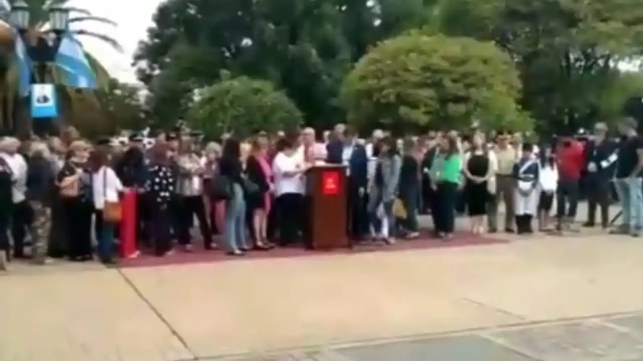 El dolor de una madre pidiendo justicia frente al Intendente de Morón