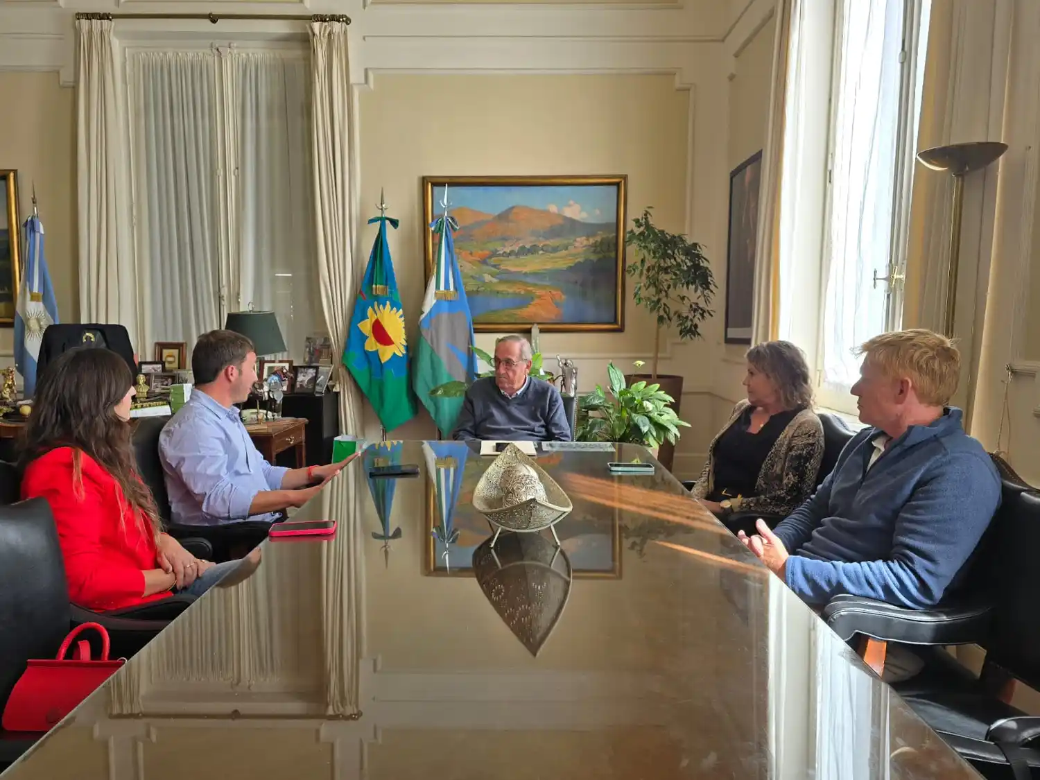 Encuentro con representantes de una empresa que se radicará en la ciudad