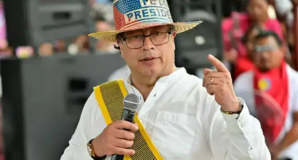 Petro, promete y promete, en La Guajira