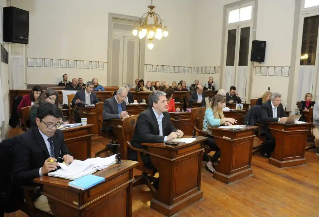 El Concejo creó el boleto para jubilados tras un intenso cruce político