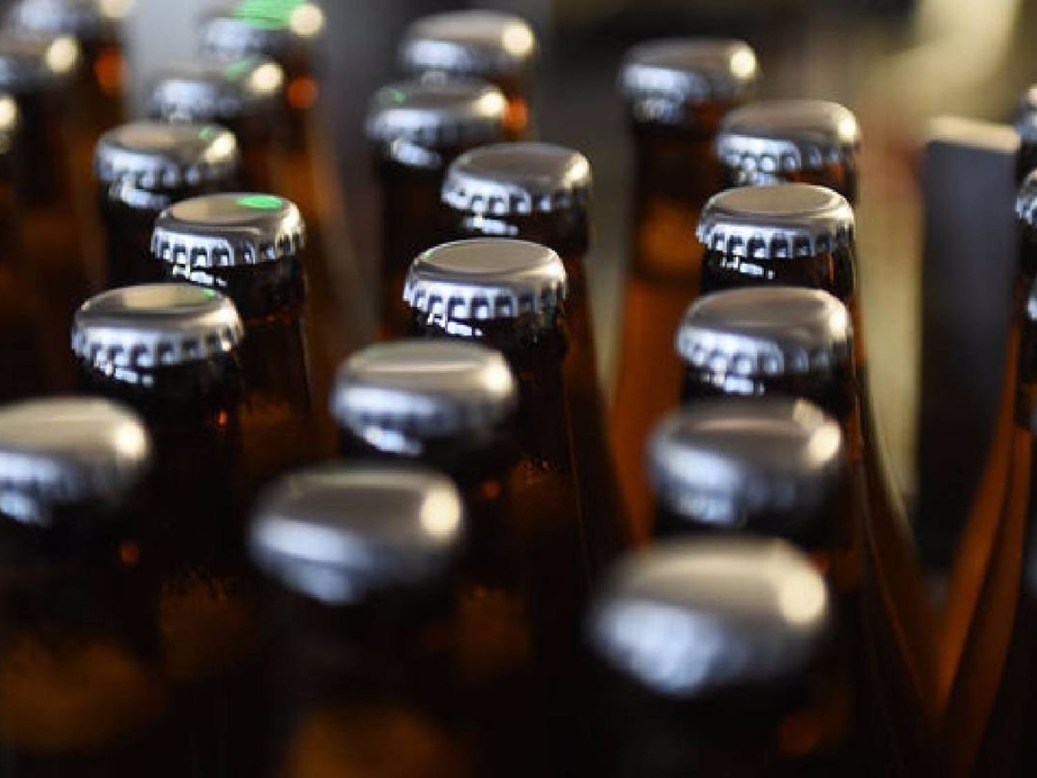 Doce negocios con multas por venta de alcohol