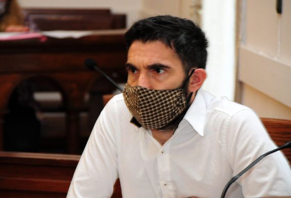 El concejal Arrizabalaga reclamó incluir políticas de vivienda en el presupuesto