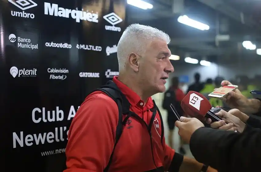 Omar De Felippe dejó de ser el entrenador de Newell’s