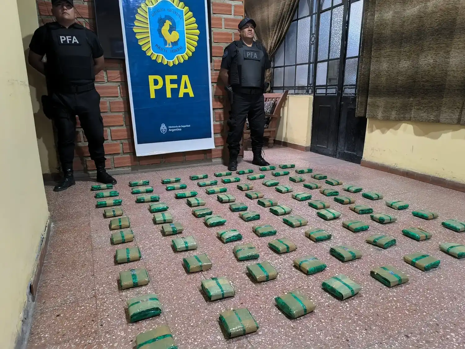 policia federal argentina hojas de coca - 1