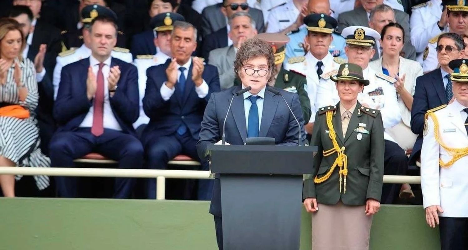 El presidente encabezó un acto en la Escuela de Cadetes Comisario General Juan Ángel Pirker