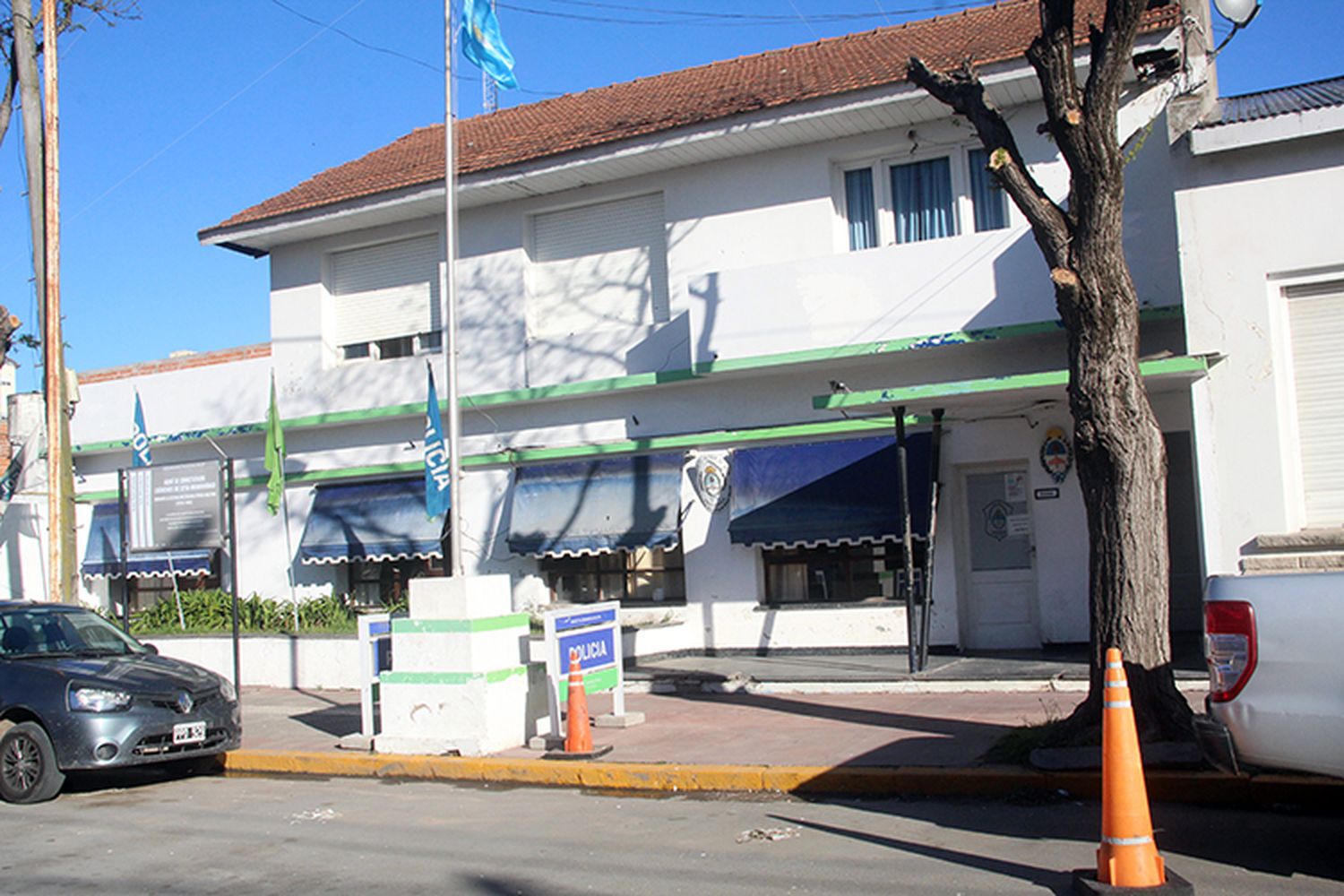 Comerciante persiguió y atrapó a tres jóvenes que le robaron