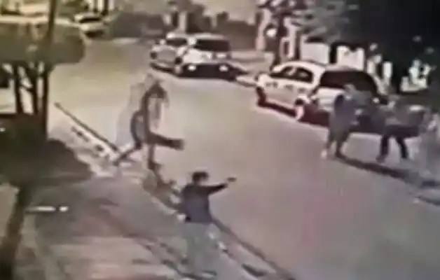 Video: Insólito y violento doble asalto a una familia