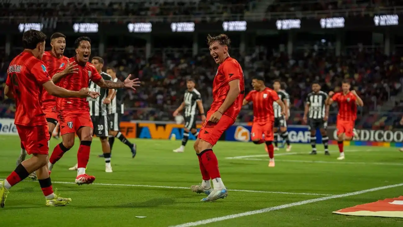 Gimnasia de Mendoza volvió a Primera con un triunfo histórico en Santiago del Estero