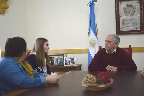 Javier Gastón recibió a la estudiante italiana que forma parte del Intercambio de Jóvenes de Rotary