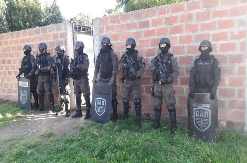 Detienen a dos jóvenes por un robo en el barrio Las Américas