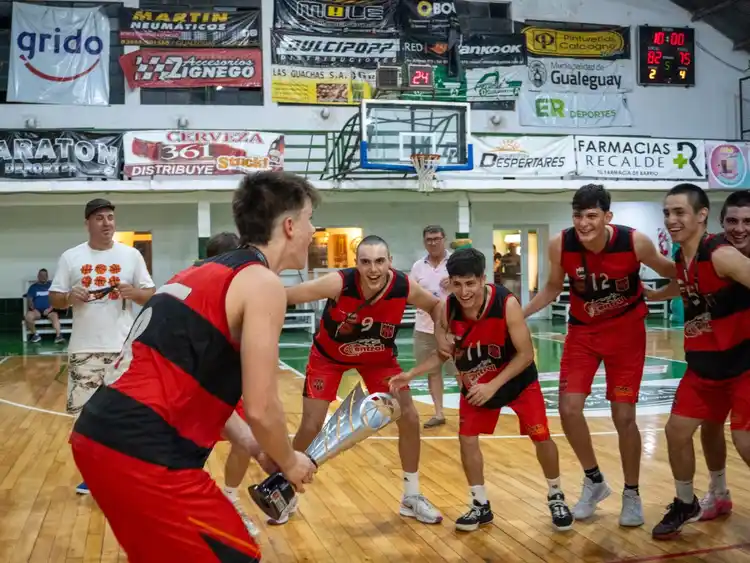 Los chicos de Central se coronaron campeones del Torneo Asociativo de Básquet U21