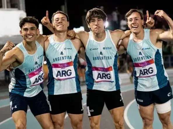 Tomi Mondino ganó el oro con el equipo de posta masculina de 4x100.  Foto:CADA