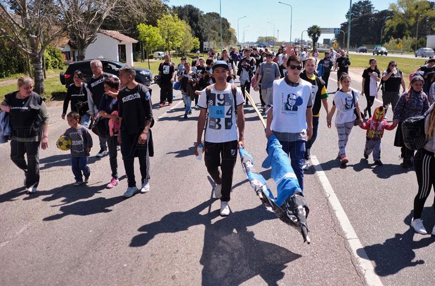 En pleno fin de semana largo, organizaciones cortaron la autovía 2