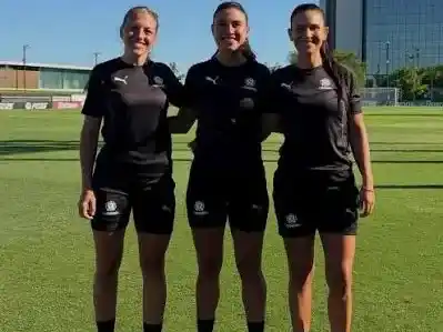 La terna arbitral argentina que estará en el Mundial Sub 17: Antonela Álvarez junto a las asistentes Carla López y Belén Bevilaqua.