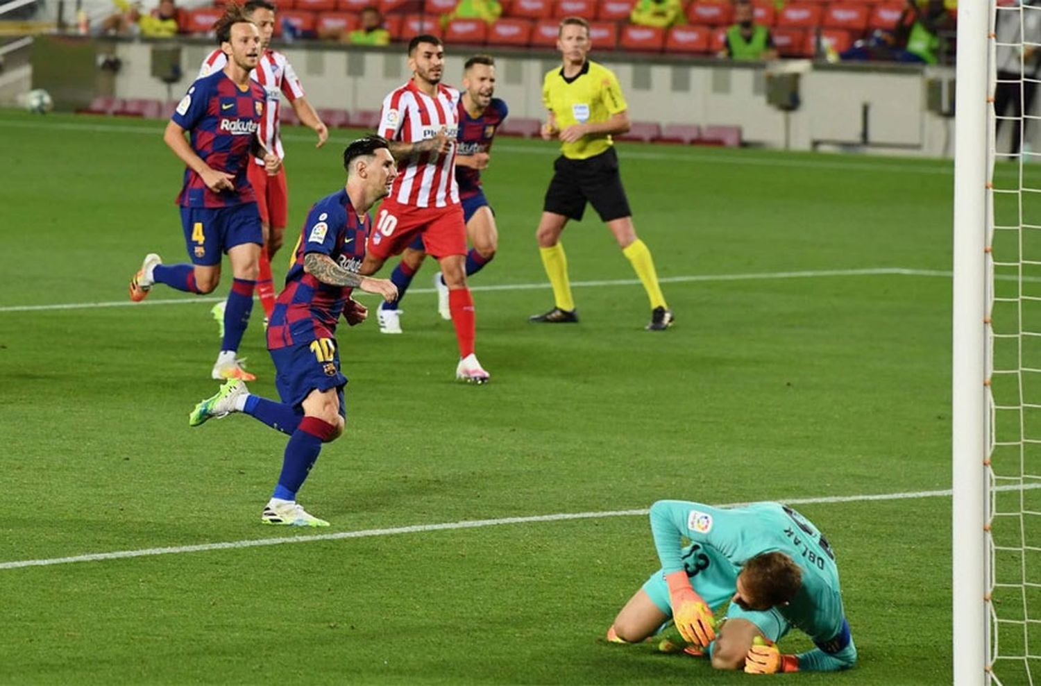 Messi llegó al gol 700 de su carrera y Barcelona lo celebró de una manera particular en las redes sociales