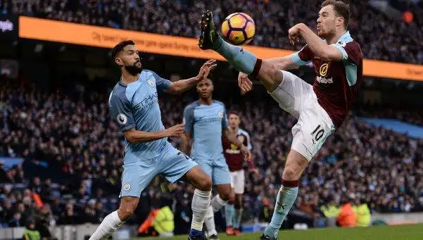 El City volvió al triunfo con un gol de Agüero