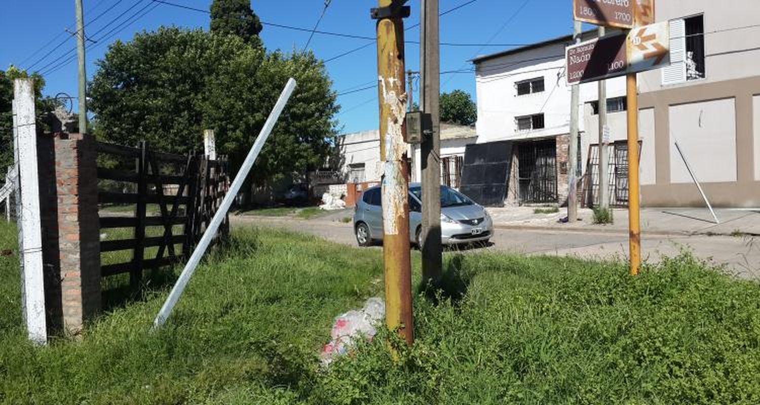 Vecinos reportan terrenos baldíos en estado calamitoso