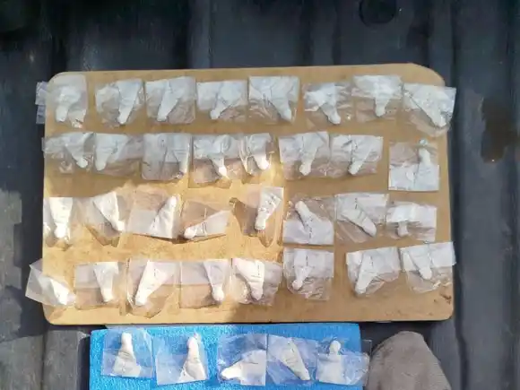 Detuvieron con múltiples dosis de droga a un hombre y una mujer en la zona sur