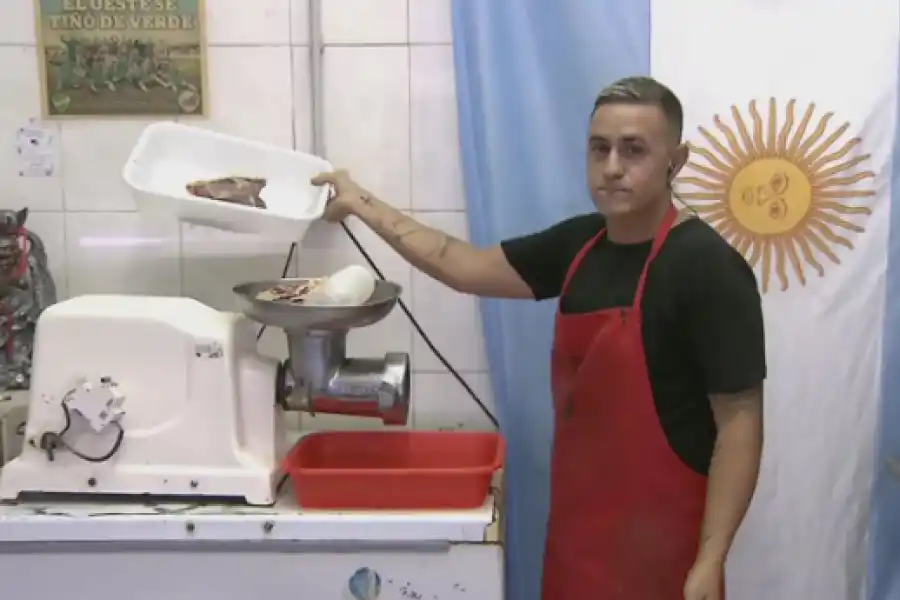 Es carnicero, mostró las trampas más comunes que hacen con la carne y se volvió viral: “No te comas el chamuyo”