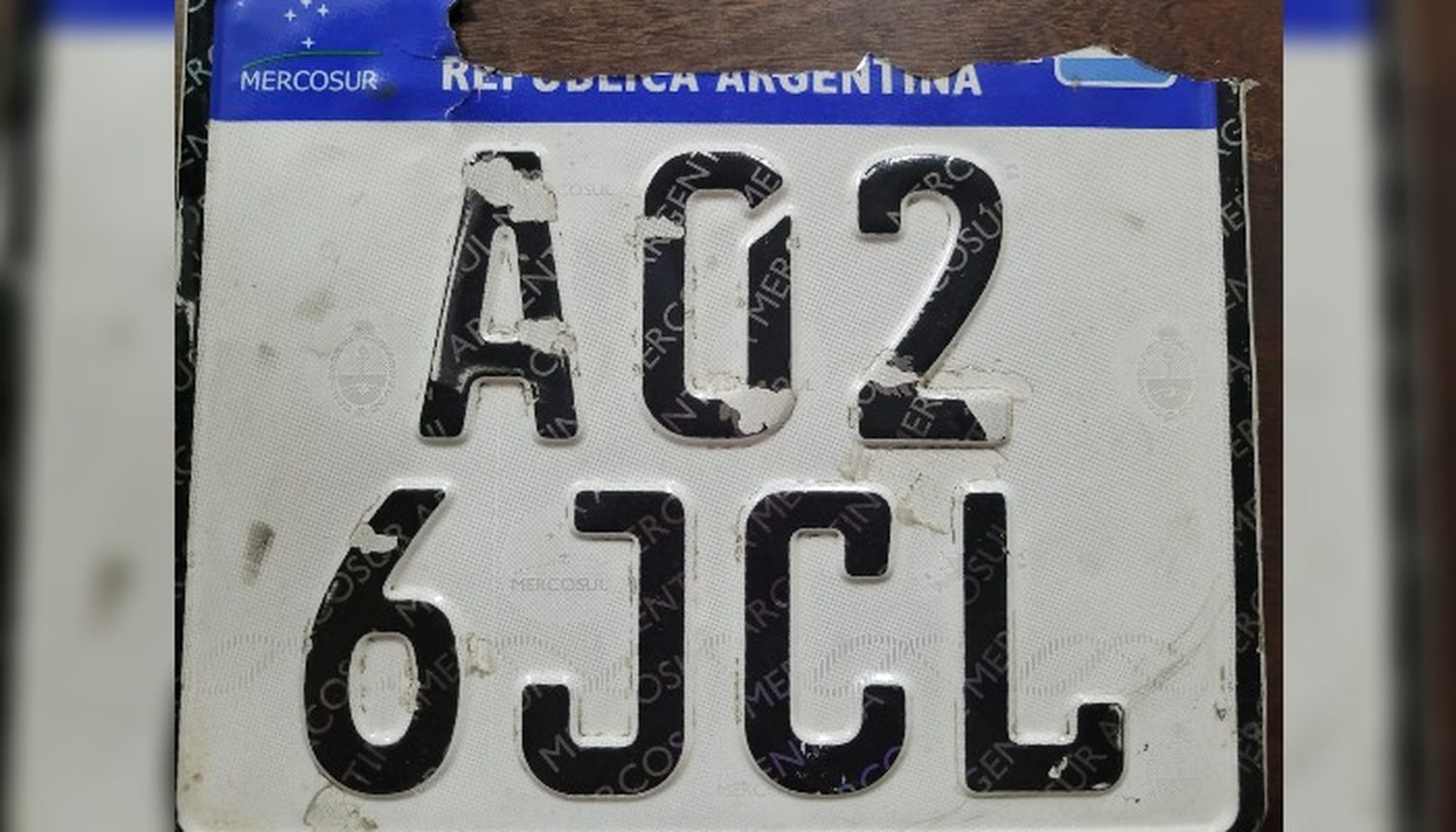 Patente encontrada afuera del Maxiconsumo