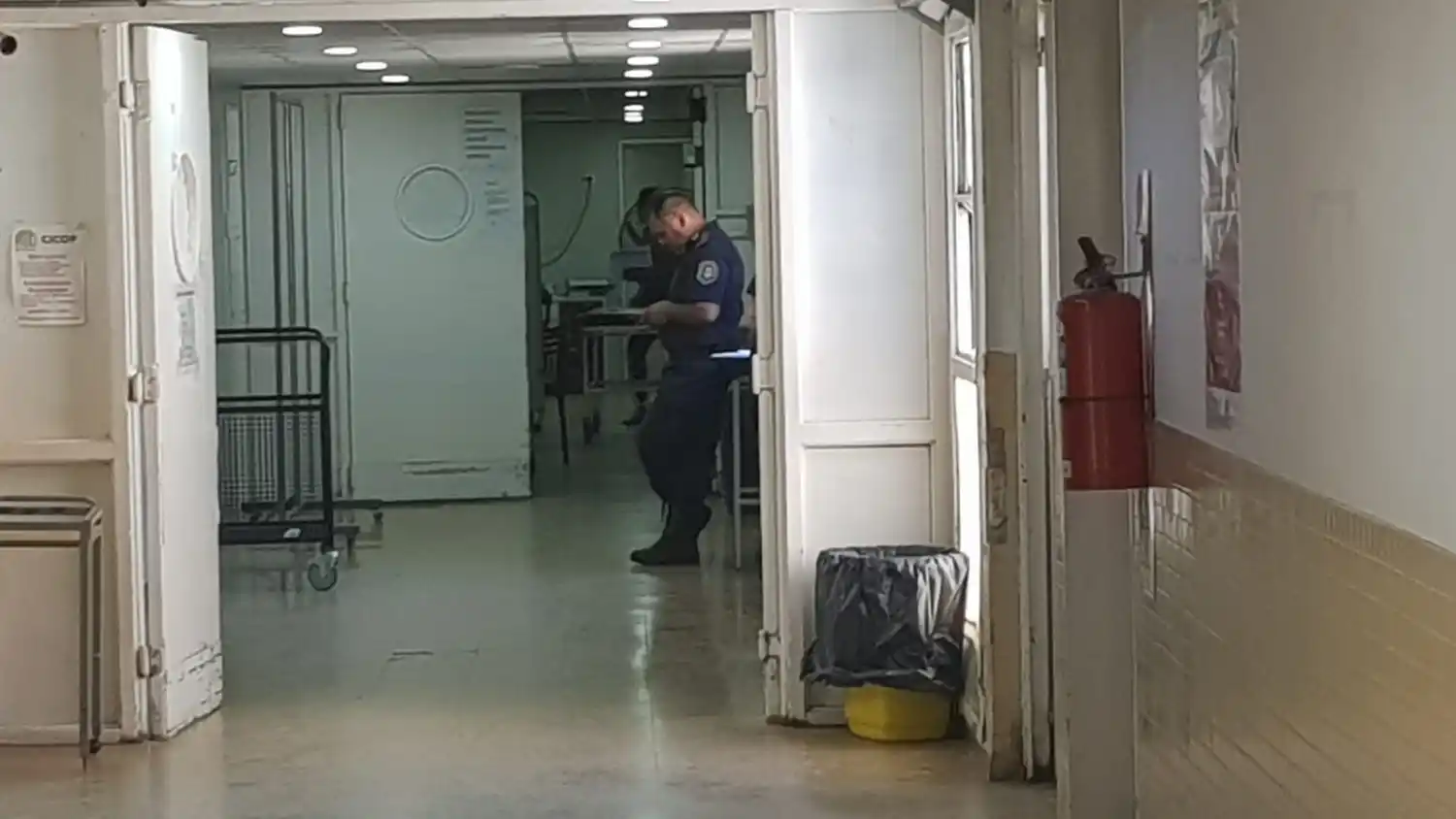 Pelea en Obras Públicas, policía en el Howspital