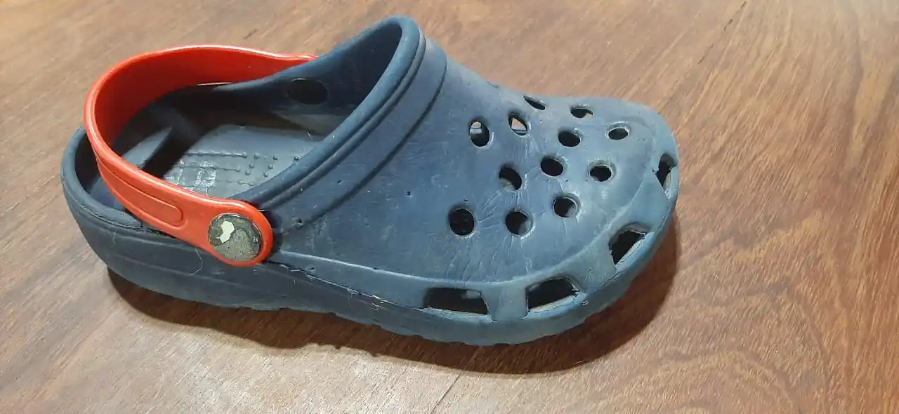 Encontraron este calzado de niño