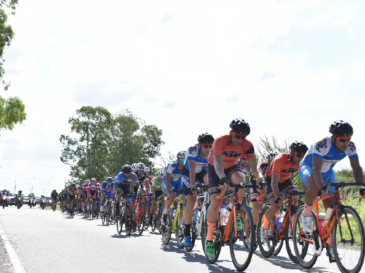 Se va armando el pelotón