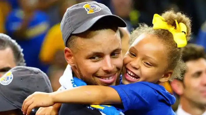 Steph junto a su hija mayor, Riley Curry cuando era pequeña (Foto: web)