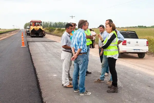 Aldea San Antonio cada vez más cerca de finalizar su acceso pavimentado