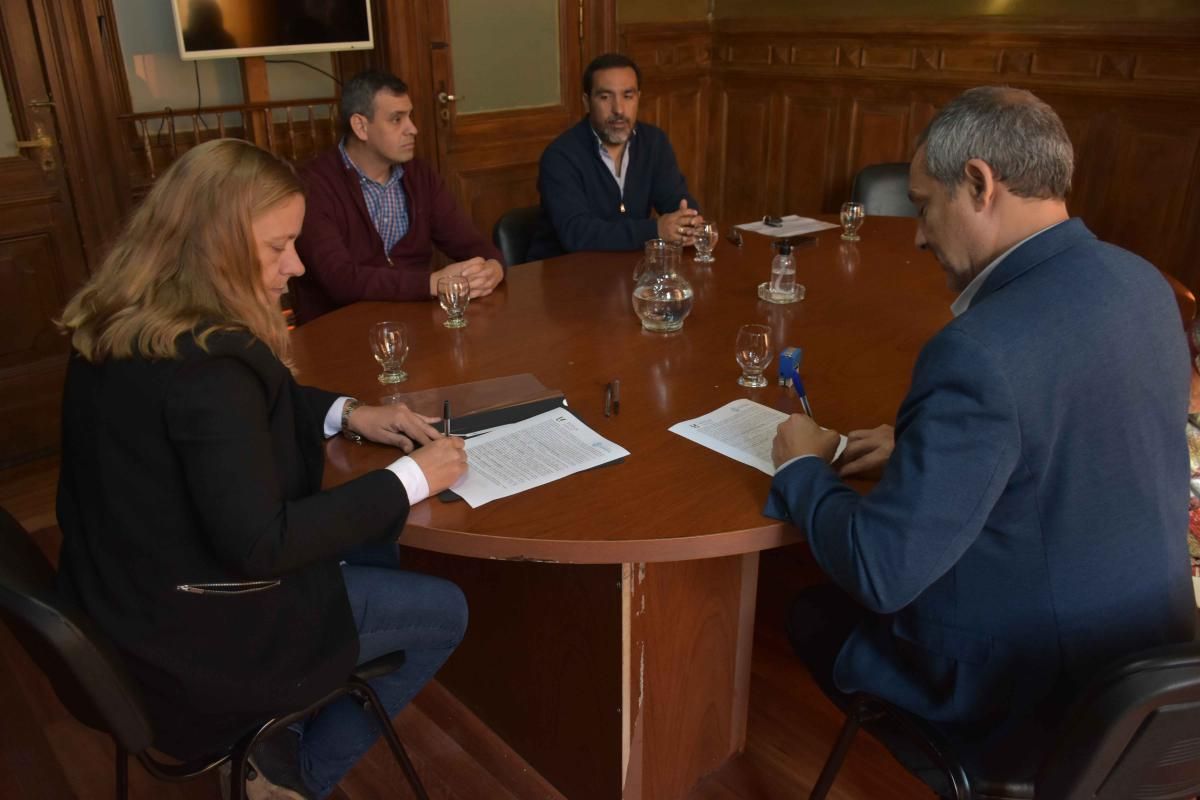 El municpio y Uader firmaron un convenio