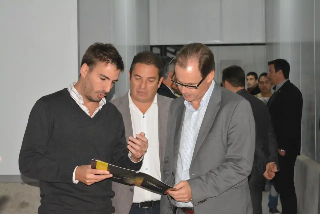 Recorrida por las instalaciones del frigorífico que se instala en el Parque Industrial de Seguí