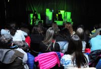 A sala llena, comenzó el Festival de Títeres 
