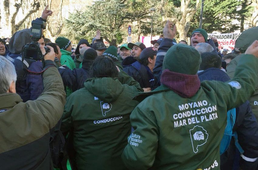 Camioneros: "Hasta que no aparezca la plata de acá no se mueve nadie"