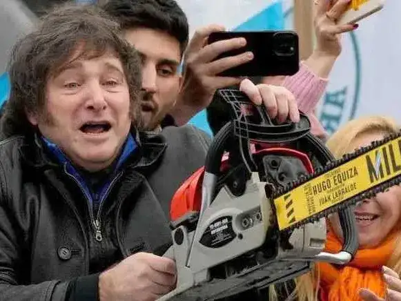 El efecto de la motosierra: casi 70 mil 
estatales perdieron su trabajo en la era Milei