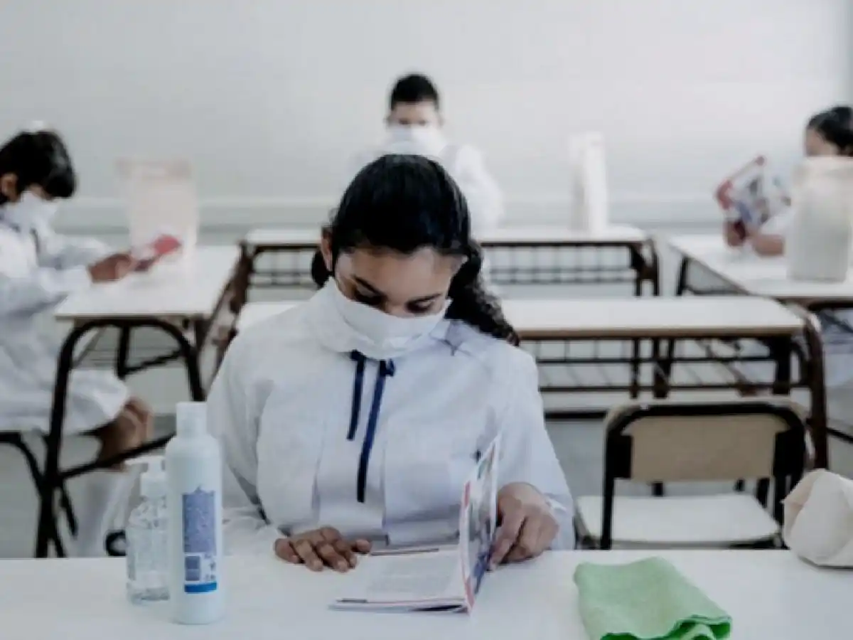 El Gobierno publicó el decreto de extensión del Dispo y prioriza el retorno a clases presenciales