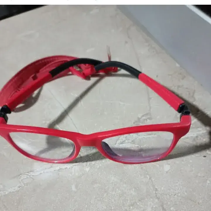 Hallaron lentes de aumento de niño en Villa Igoillo
