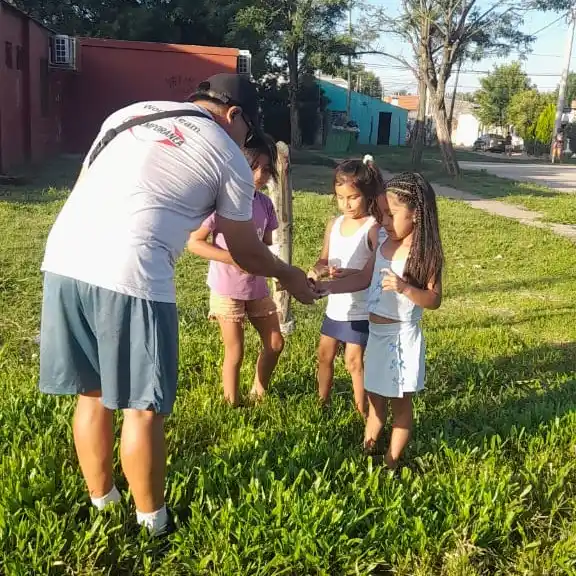 La magia de la Navidad recorrió calles de la ciudad de la mano de "Los Amigos Solidarios"