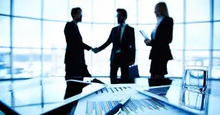 Por la devaluación, hay menos fusiones y  compras de empresas