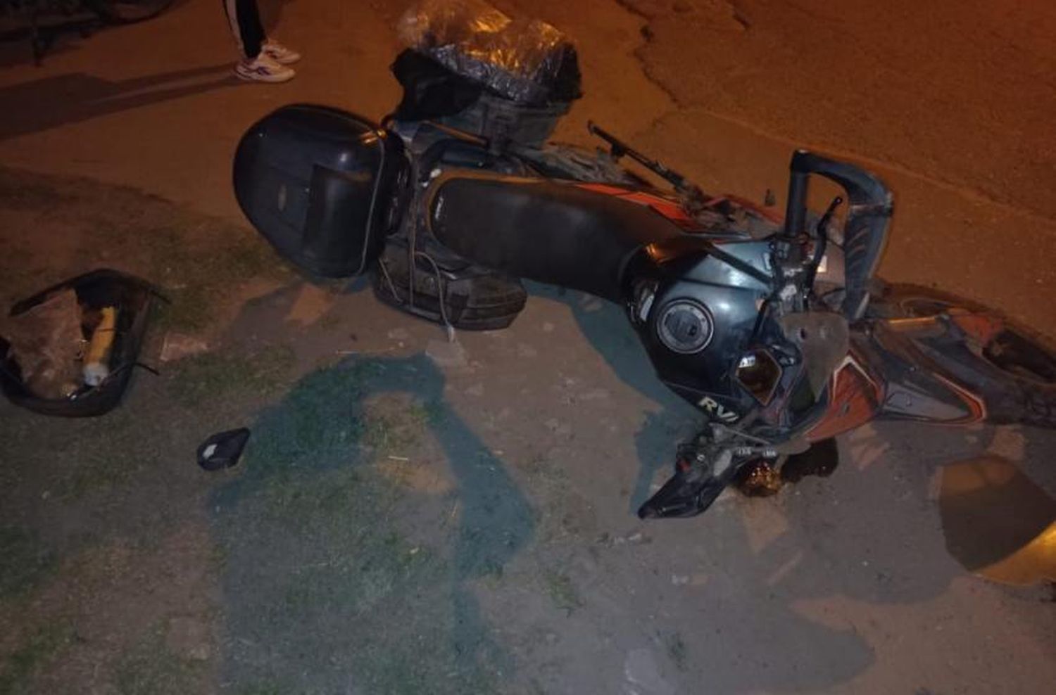 Iba en moto, chocó y se fracturó el tobillo: al auto lo secuestraron por no tener papeles