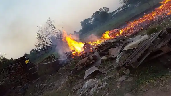 Los Bomberos Voluntarios acudieron a un incendio en Parada 7