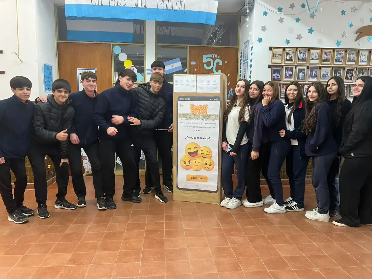 Los estudiantes desarrollaron Emojiones.