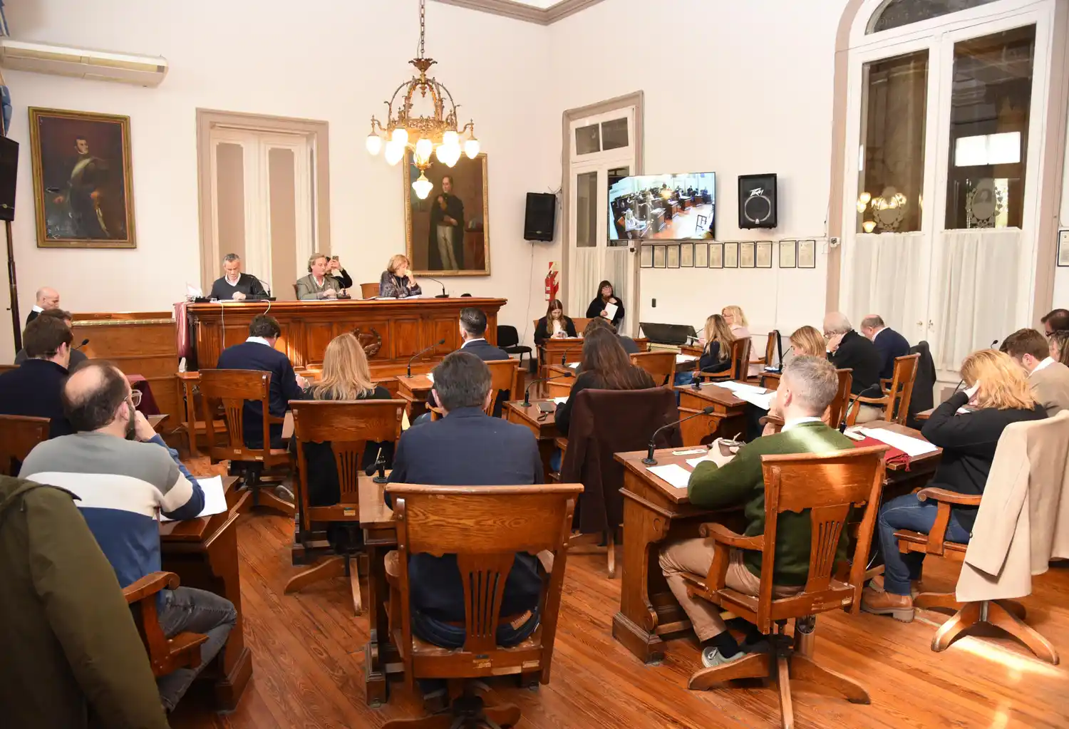Sin el apoyo libertario, el Concejo volvió a

defender el descuento al gas por Zona Fría