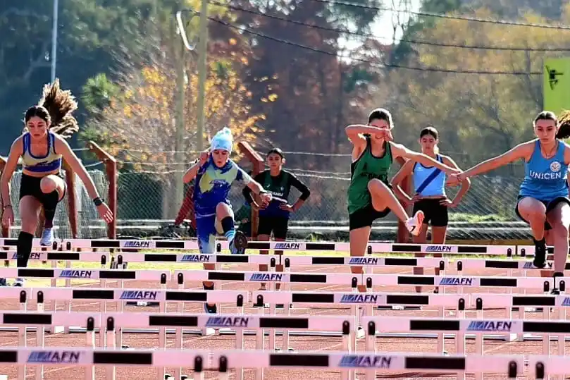 La pista sintética del Polideportivo Municipal continúa consolidándose como sede de grandes competencias atlética.