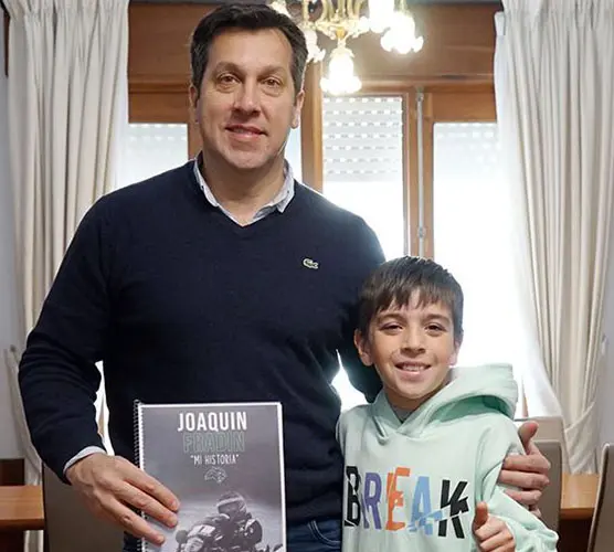 El piloto Joaquín Fradin fue recibido por el Intendente