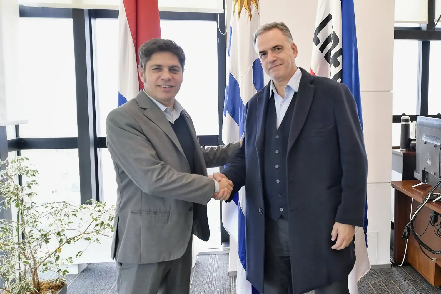 Kicillof se reunió con Orsi en Uruguay y recordó el conflicto de Argentina y Brasil: "situación de mucha fragilidad"