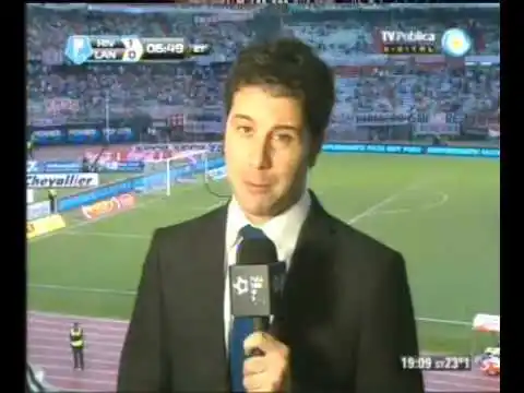 Sorpresa: famoso relator de fútbol, ayudante de campo del Turu Flores