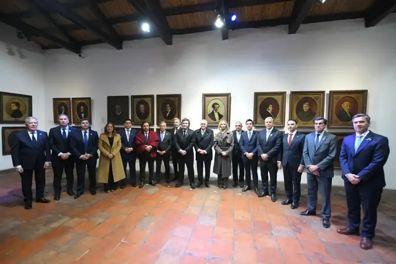 Milei en Tucumán junto a los gobernadores.