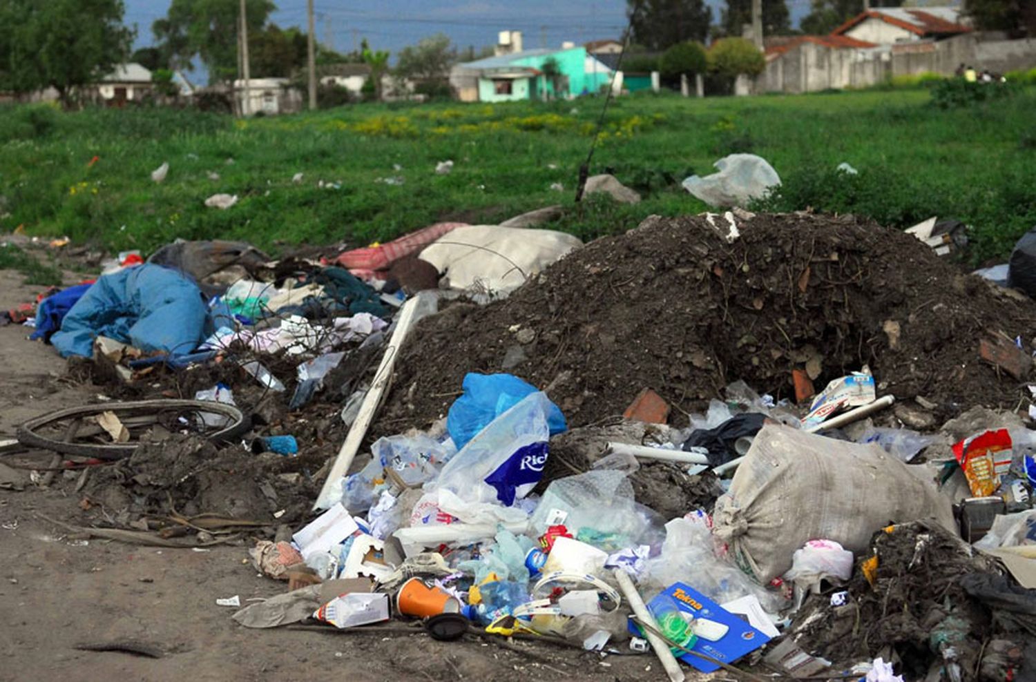 Denuncian proliferación de basurales clandestinos en los barrios La Herradura y San Jorge