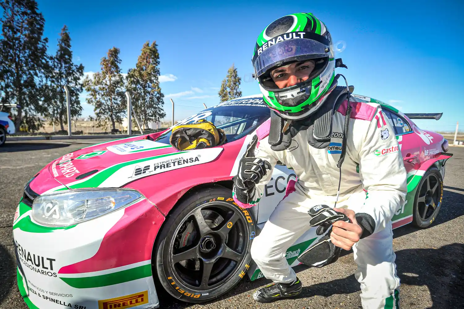 Montenegro desata el festejo de su primera pole. (Foto web TC 2000).