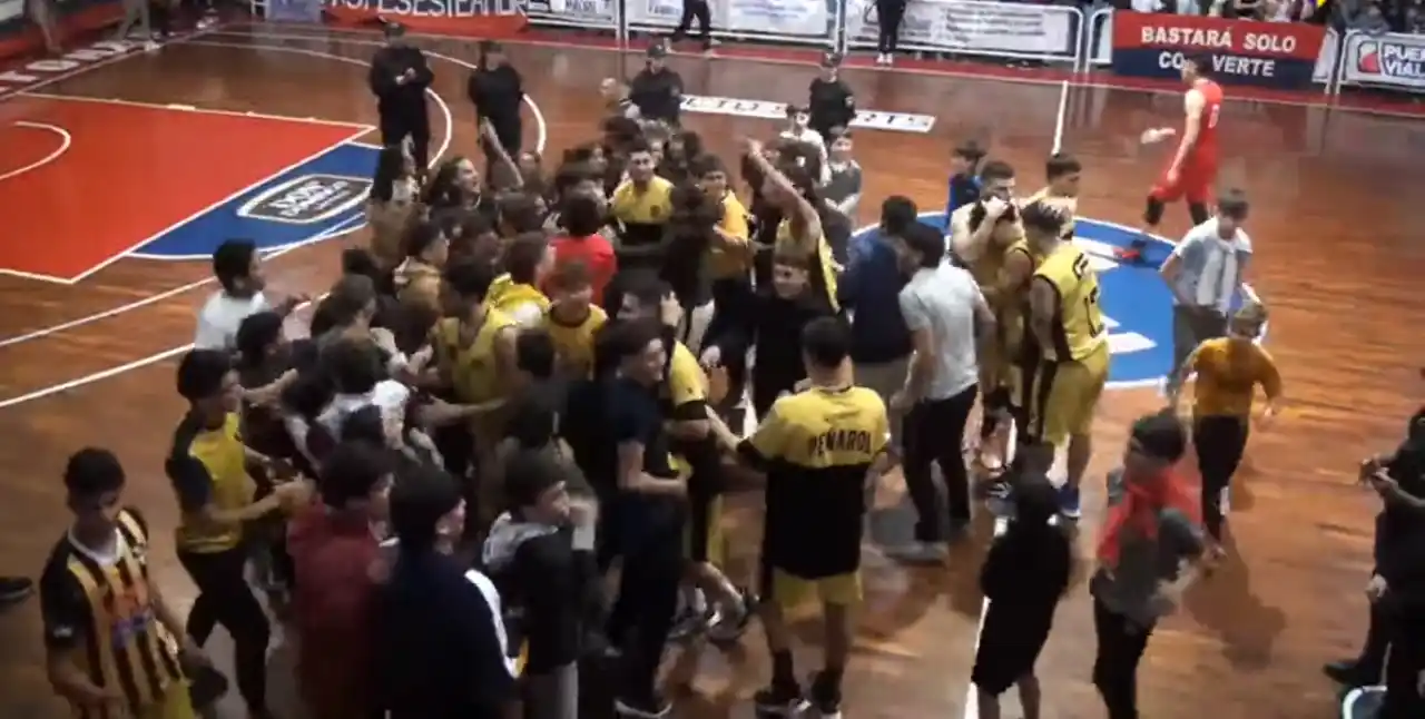 Peñarol pegó primero y se puso arriba en la serie